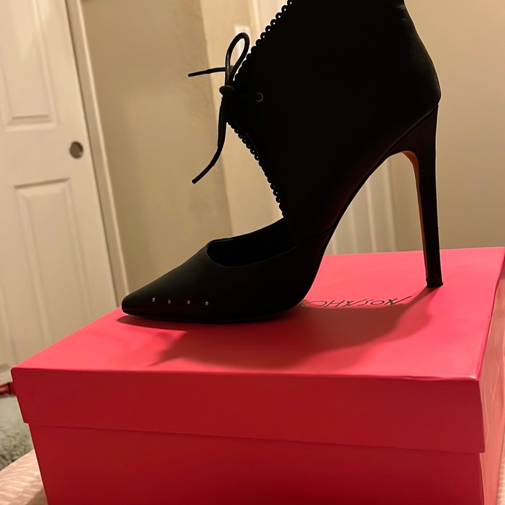 Betsy Johnson black heels